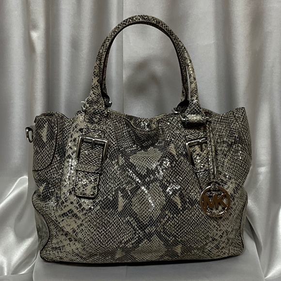 Michael Kors beige/black snake skin larger satchel MIK005   18-H3d - Picture 1 of 11